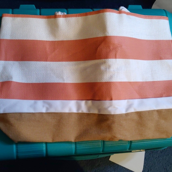 NEW CROCS tote bag, comes with small wristlet - Picture 2 of 5